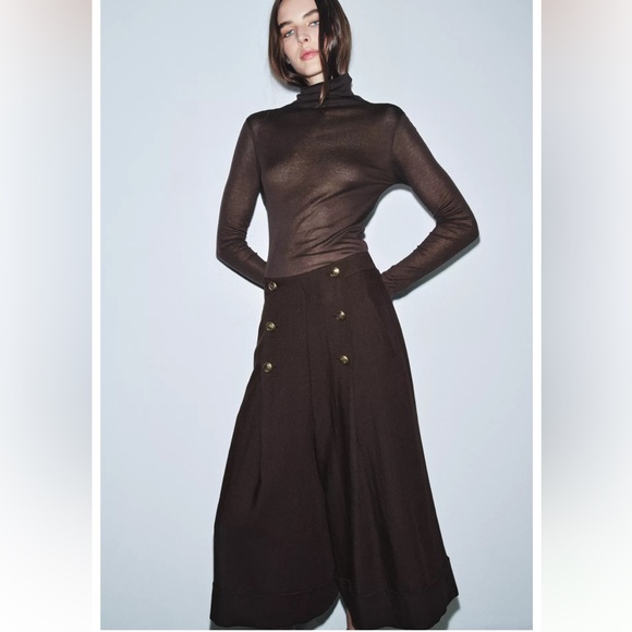 Wool Buttoned Shorts - Picture 5 of 7